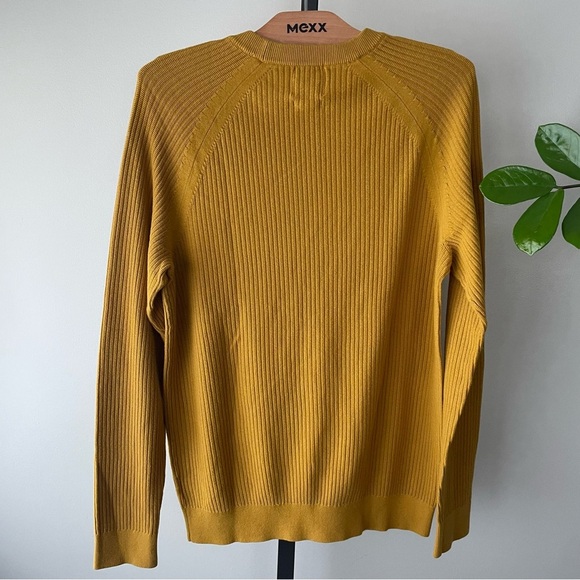 H&M Muscle Fit Ribbed Knit Sweater Mustard Yellow Mens Size Medium - Picture 2 of 7